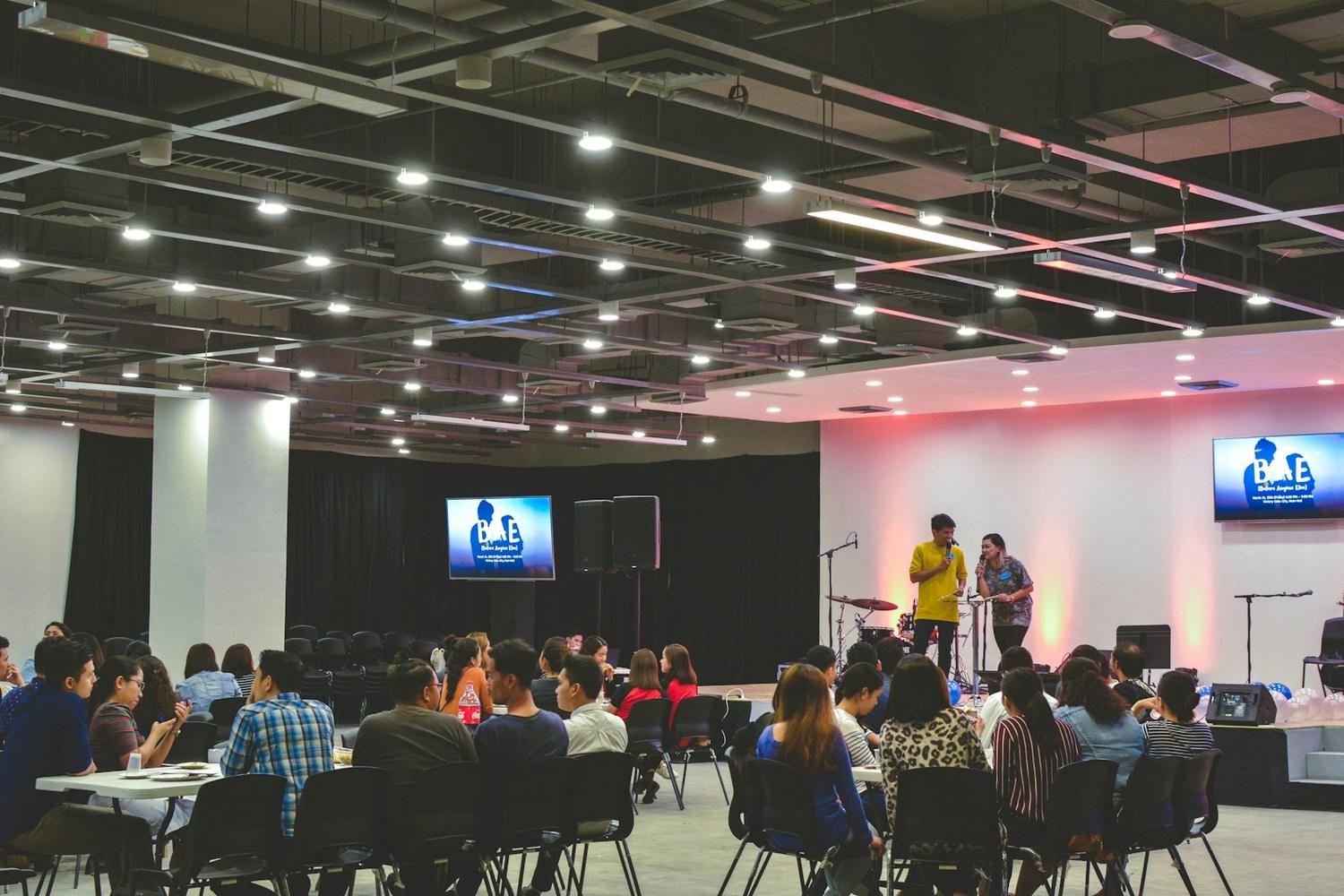 Seminar hall dengan panggung